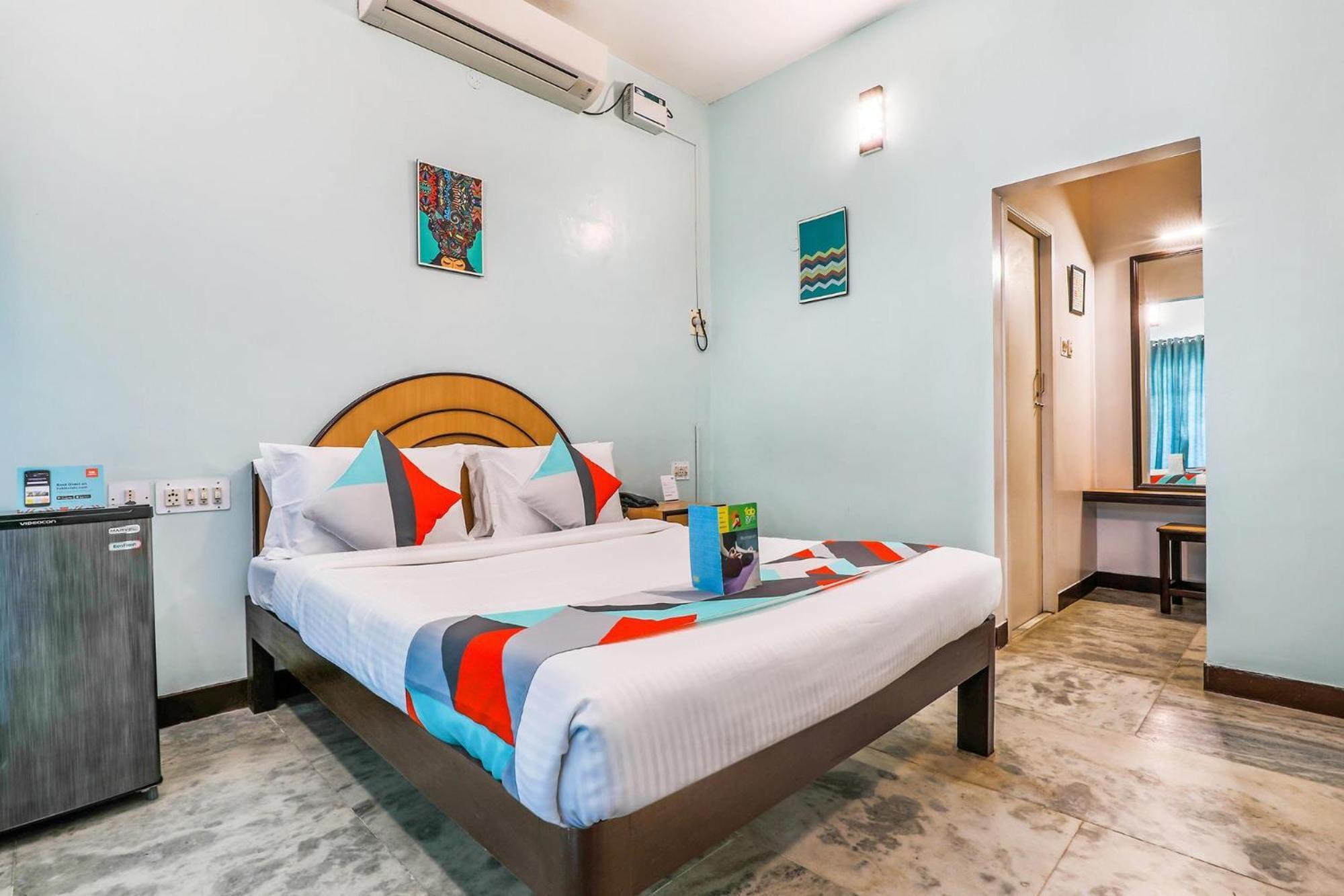 Fabexpress Santhi Inn - 500 Meters From Promenade Beach Pondicherry Exteriör bild