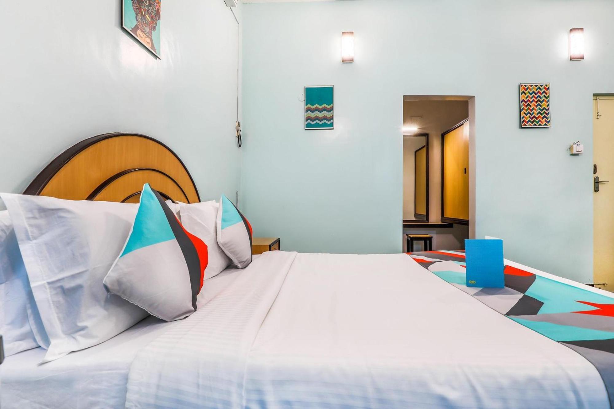 Fabexpress Santhi Inn - 500 Meters From Promenade Beach Pondicherry Exteriör bild