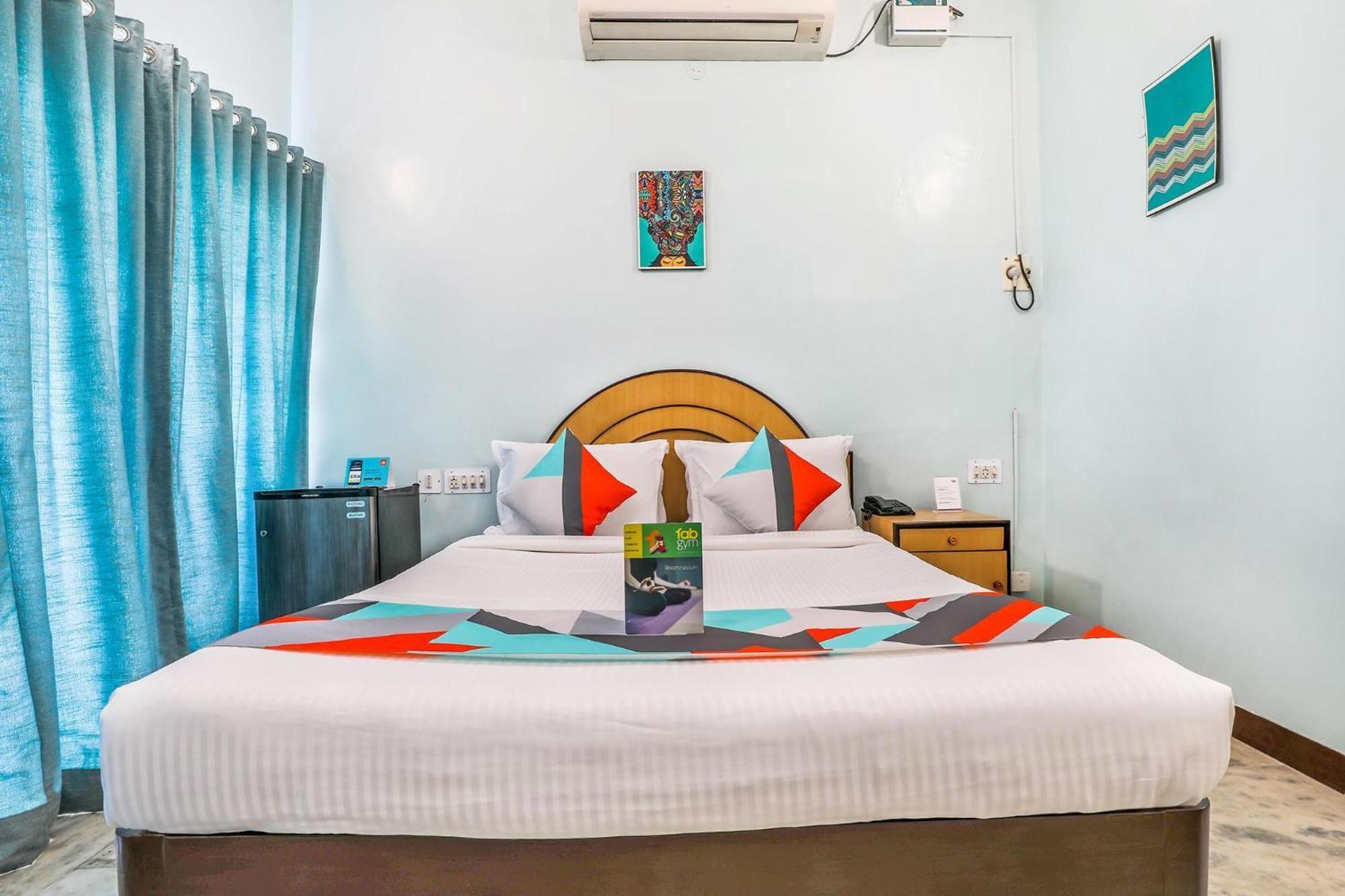 Fabexpress Santhi Inn - 500 Meters From Promenade Beach Pondicherry Exteriör bild
