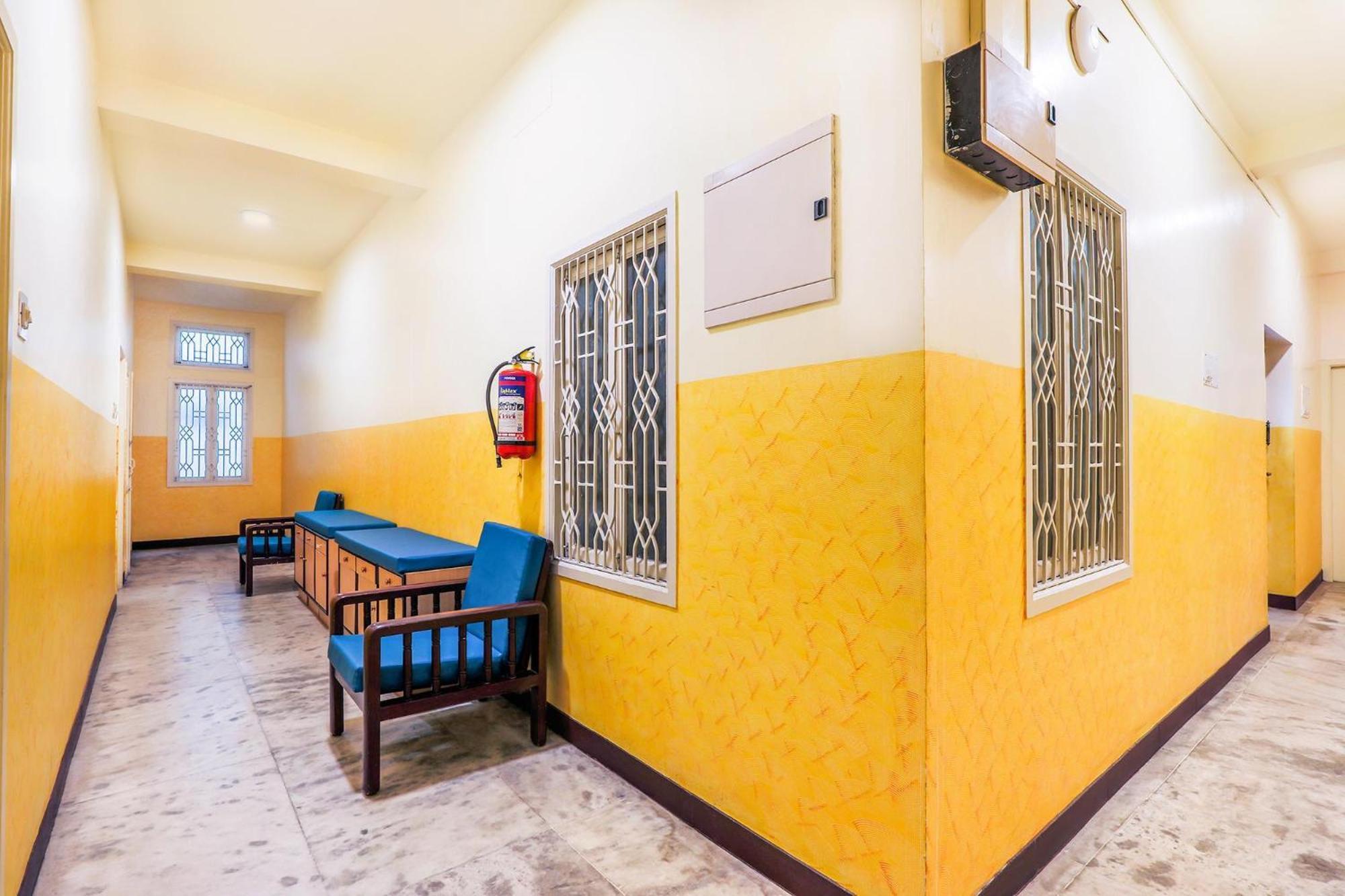 Fabexpress Santhi Inn - 500 Meters From Promenade Beach Pondicherry Exteriör bild